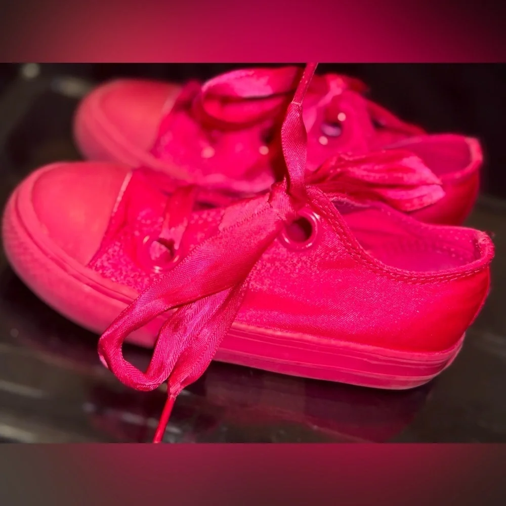 Bold Pink Low-Top Sneakers with Lace-Up Design